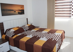 شقق بتصاميم مختلفة ضمن مجمع حديث في افسلار 