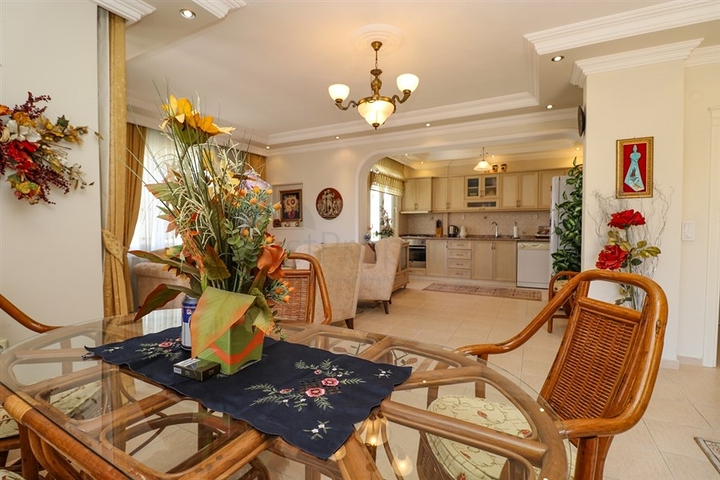 3 + 2 شقة مخطط الطابق في المنطقة الوسطى من ألانيا