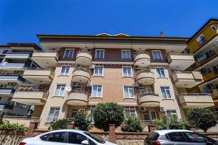 3 + 2 شقة مخطط الطابق في المنطقة الوسطى من ألانيا