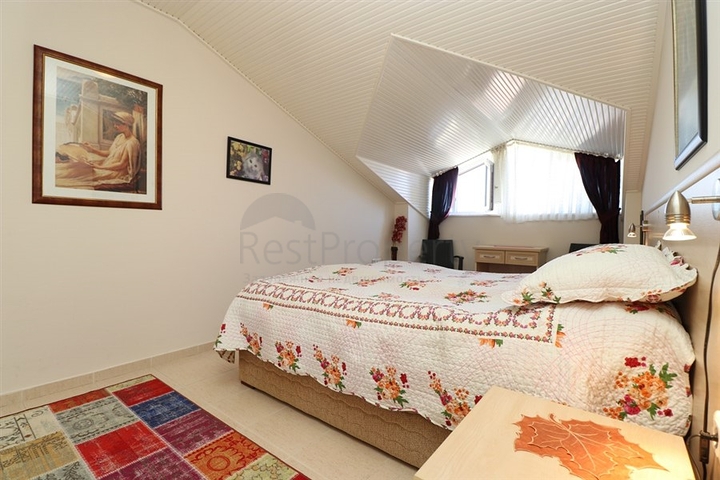 3 + 2 شقة مخطط الطابق في المنطقة الوسطى من ألانيا