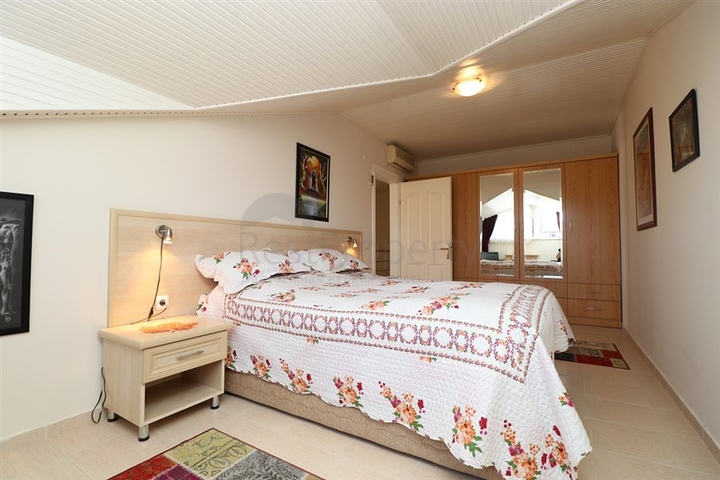 3 + 2 شقة مخطط الطابق في المنطقة الوسطى من ألانيا