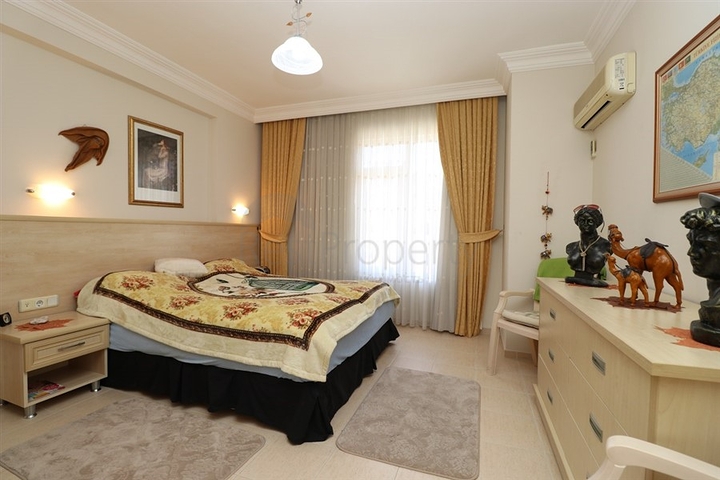 3 + 2 شقة مخطط الطابق في المنطقة الوسطى من ألانيا