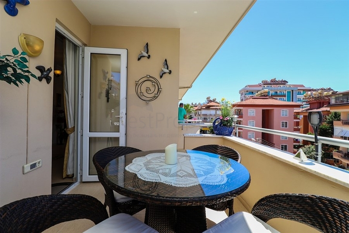 3 + 2 شقة مخطط الطابق في المنطقة الوسطى من ألانيا