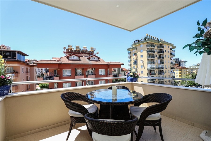 3 + 2 شقة مخطط الطابق في المنطقة الوسطى من ألانيا