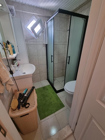 شقة 100 متر من البحر مع تخطيط 1 + 1 في منطقة النخبة من أوبا