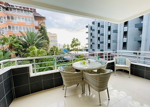 شقة 100 متر من البحر مع تخطيط 1 + 1 في منطقة النخبة من أوبا