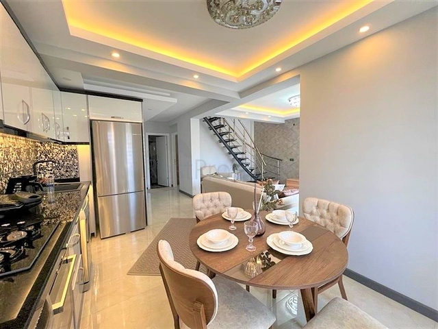 بنتهاوس واسع 4 + 1 في وسط ألانيا مع إطلالة على القلعة