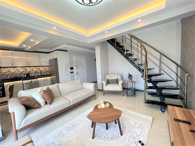 بنتهاوس واسع 4 + 1 في وسط ألانيا مع إطلالة على القلعة