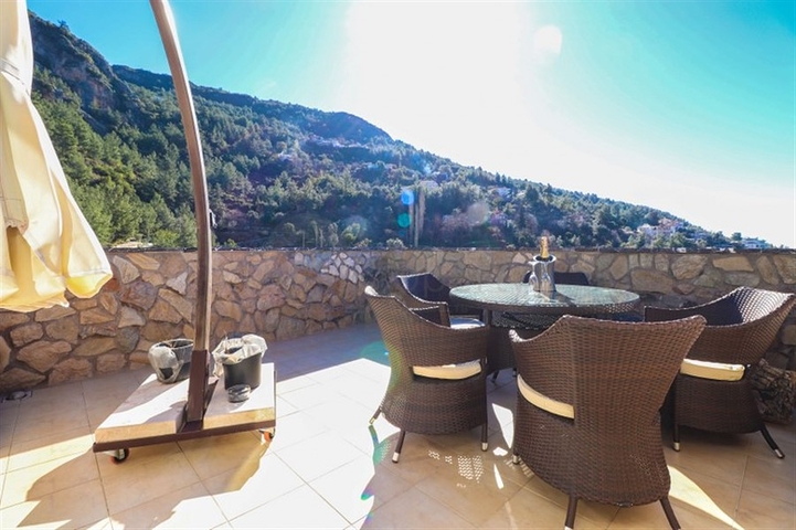 بنتهاوس 3 + 1 مع إطلالات خلابة على البحر في منطقة بكتاش الخلابة