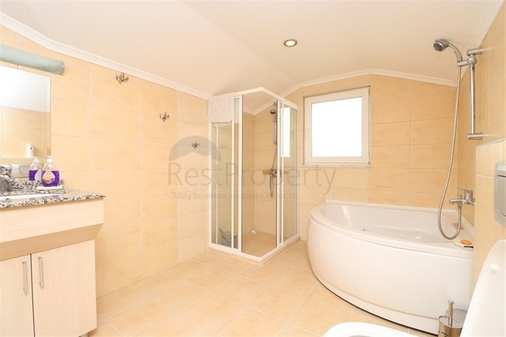 بنتهاوس 3 + 1 مع إطلالات خلابة على البحر في منطقة بكتاش الخلابة