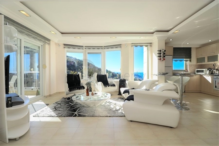 بنتهاوس 3 + 1 مع إطلالات خلابة على البحر في منطقة بكتاش الخلابة