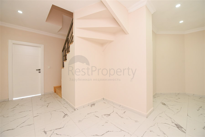 بنتهاوس واسع مطل على البحر في وسط ألانيا