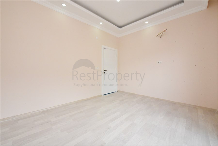 بنتهاوس واسع مطل على البحر في وسط ألانيا