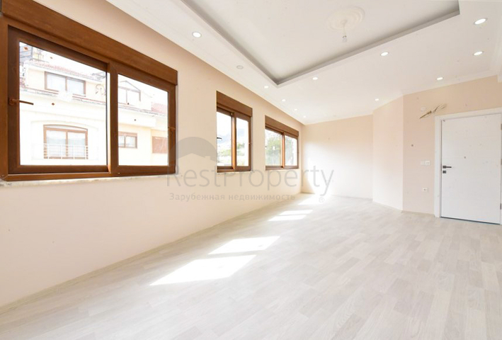 بنتهاوس واسع مطل على البحر في وسط ألانيا