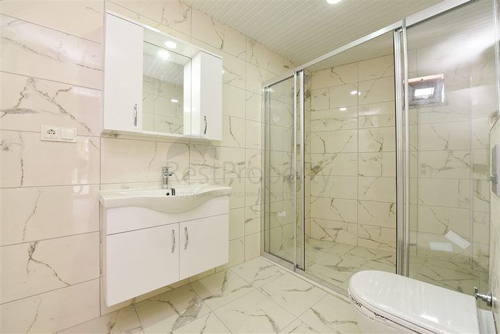 بنتهاوس واسع مطل على البحر في وسط ألانيا