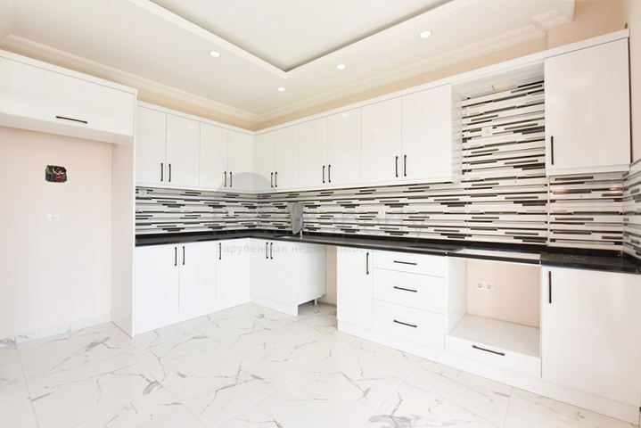 بنتهاوس واسع مطل على البحر في وسط ألانيا