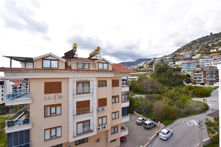 بنتهاوس واسع مطل على البحر في وسط ألانيا