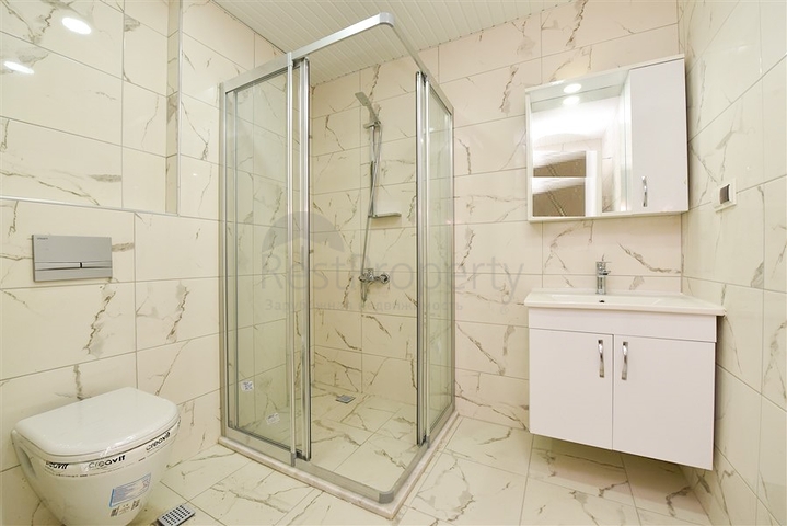 بنتهاوس واسع مطل على البحر في وسط ألانيا