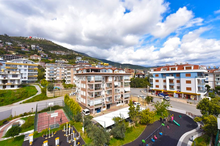 بنتهاوس واسع مطل على البحر في وسط ألانيا