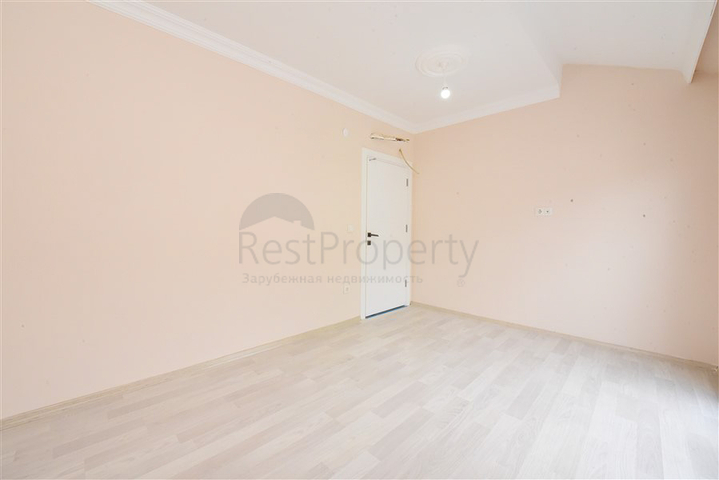 بنتهاوس واسع مطل على البحر في وسط ألانيا