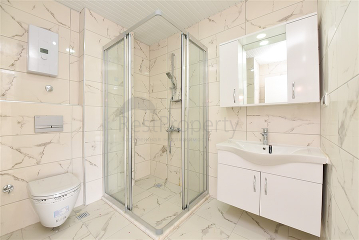 بنتهاوس واسع مطل على البحر في وسط ألانيا