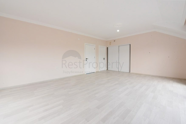 بنتهاوس واسع مطل على البحر في وسط ألانيا