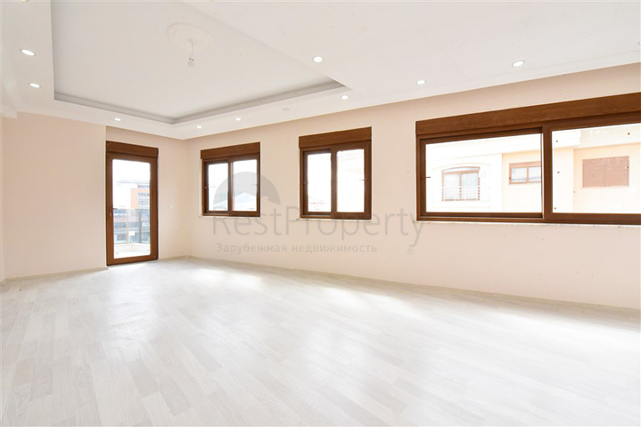 بنتهاوس واسع مطل على البحر في وسط ألانيا