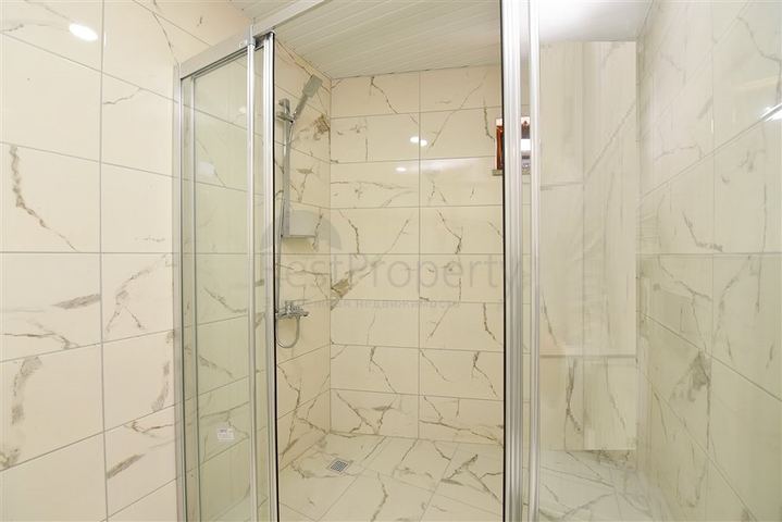 بنتهاوس واسع مطل على البحر في وسط ألانيا