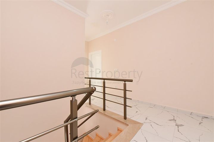 بنتهاوس واسع مطل على البحر في وسط ألانيا