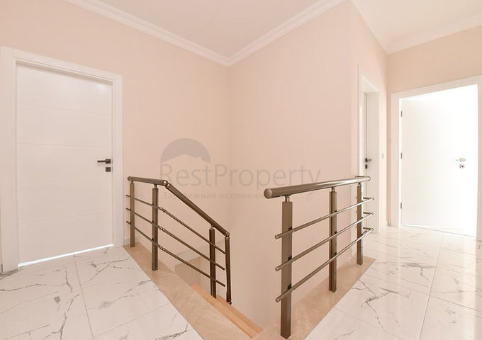 بنتهاوس واسع مطل على البحر في وسط ألانيا