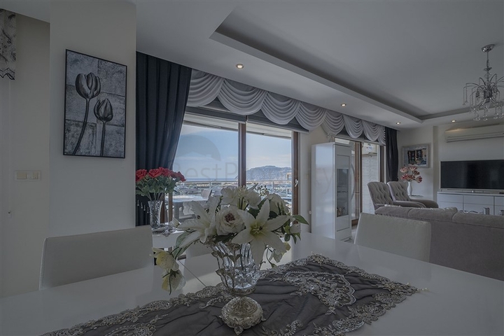 بنتهاوس 3+1 مطل على البحر في منطقة سيكجيلي