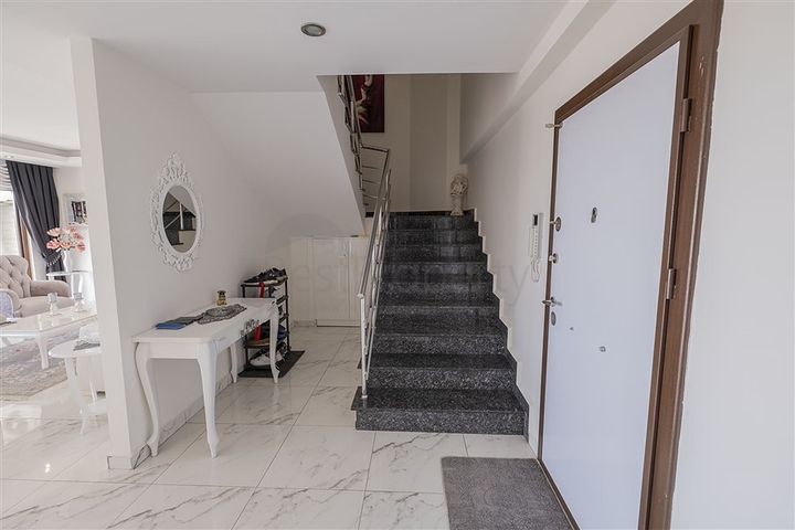 بنتهاوس 3+1 مطل على البحر في منطقة سيكجيلي