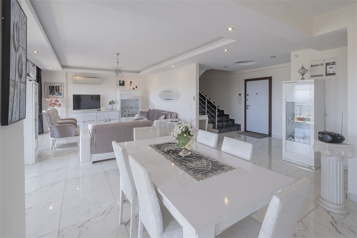 بنتهاوس 3+1 مطل على البحر في منطقة سيكجيلي