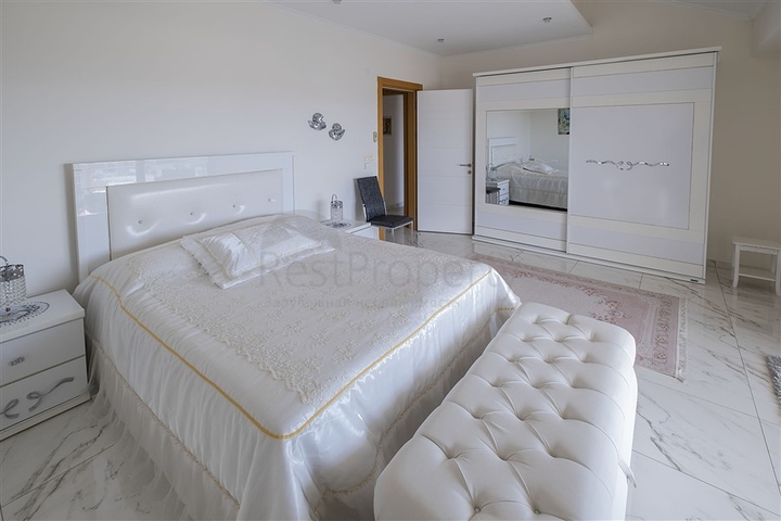 بنتهاوس 3+1 مطل على البحر في منطقة سيكجيلي