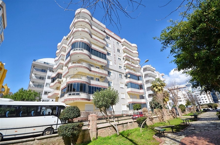 بنتهاوس 4 + 1 في مجمع مع الحد الأدنى من البنية التحتية في منطقة محمودلار