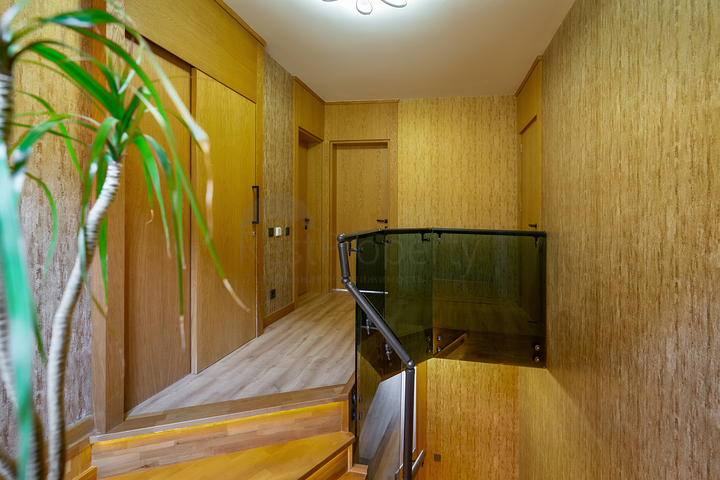 فيلا 4+1 في منطقة محمودلار 