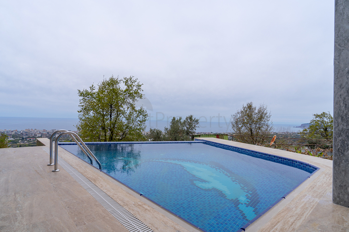 فيلا 4+1 في منطقة محمودلار 