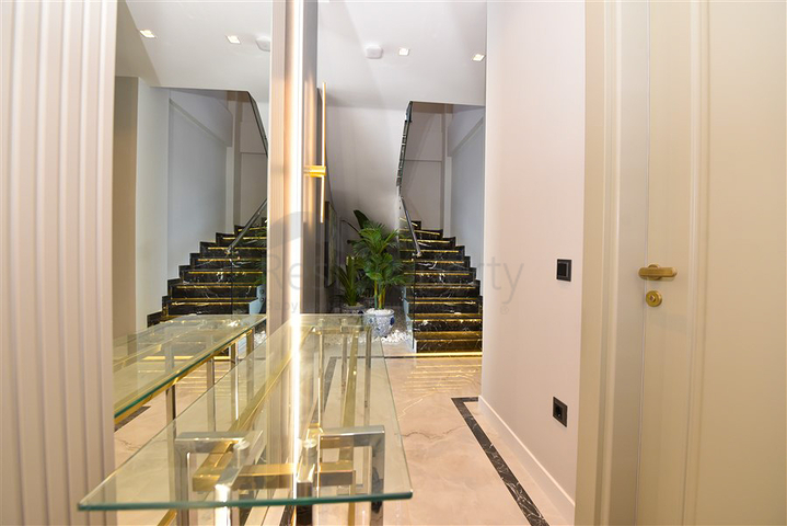 فيلا 4+1 مع إطلالة بانورامية على البحر 