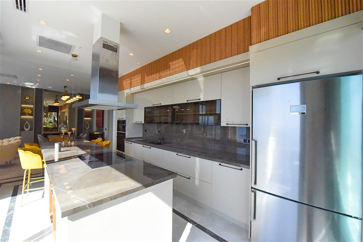 فيلا 4+1 مع إطلالة بانورامية على البحر 