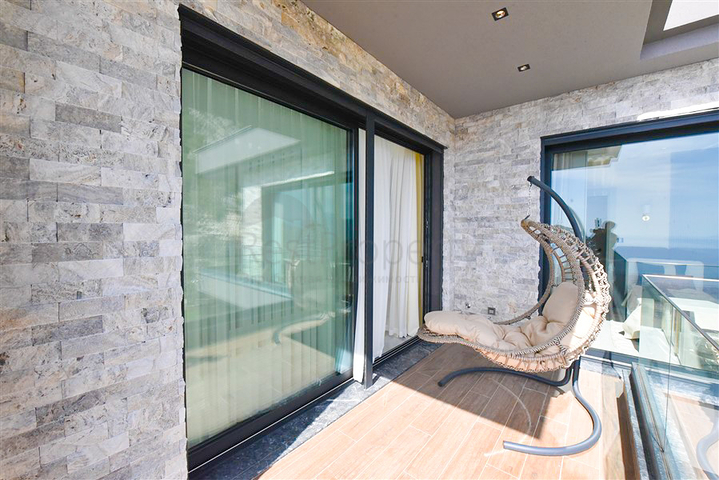 فيلا 4+1 مع إطلالة بانورامية على البحر 