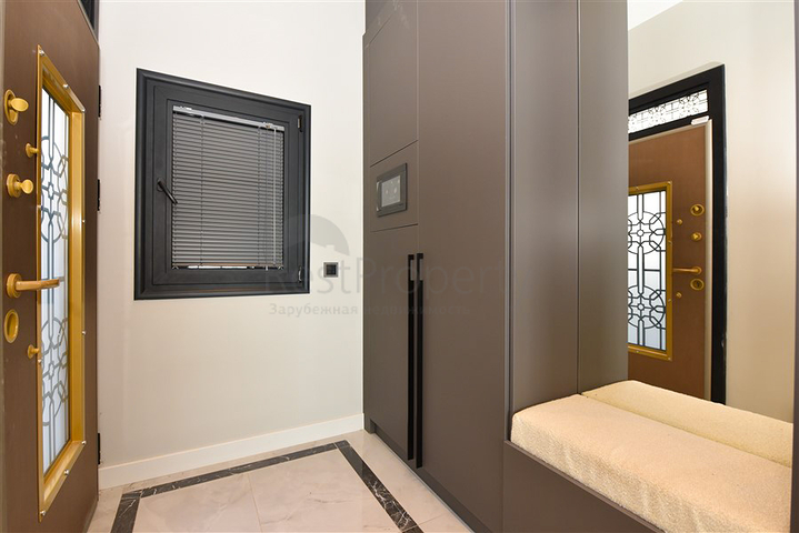 فيلا 4+1 مع إطلالة بانورامية على البحر 