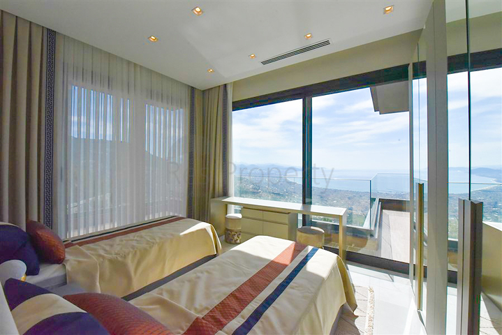 فيلا 4+1 مع إطلالة بانورامية على البحر 