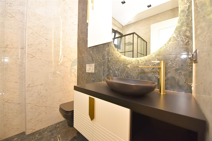 فيلا 4+1 مع إطلالة بانورامية على البحر 