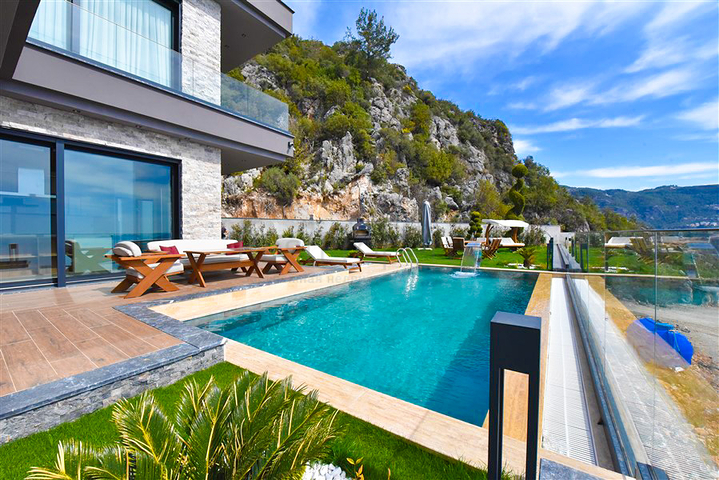 فيلا 4+1 مع إطلالة بانورامية على البحر 