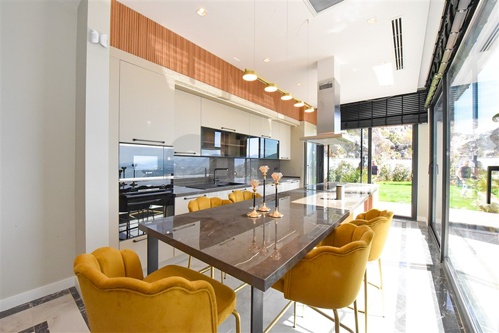 فيلا 4+1 مع إطلالة بانورامية على البحر 