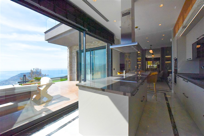 فيلا 4+1 مع إطلالة بانورامية على البحر 