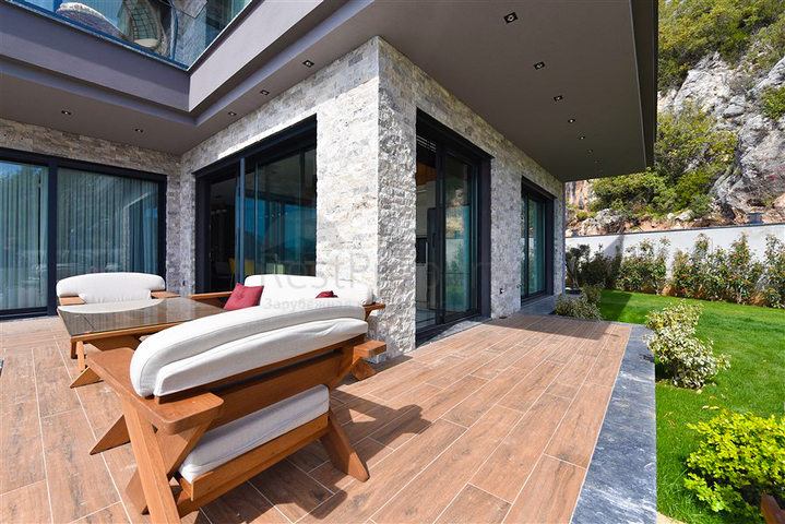 فيلا 4+1 مع إطلالة بانورامية على البحر 