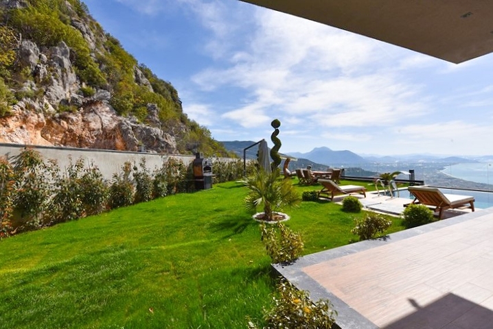 فيلا 4+1 مع إطلالة بانورامية على البحر 