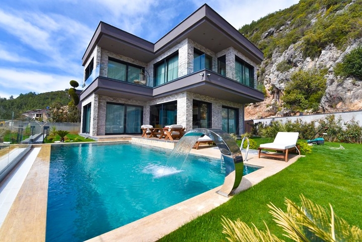 فيلا 4+1 مع إطلالة بانورامية على البحر 