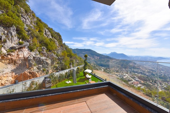 فيلا 4+1 مع إطلالة بانورامية على البحر 